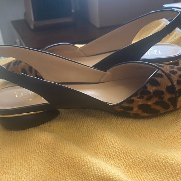 Women’s slides - Picture 2 of 3